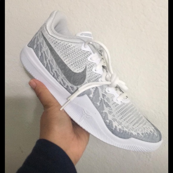 brand new kobe shoes